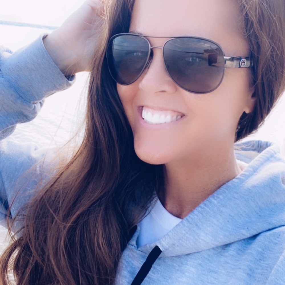 Meet your Posher, Abi - Picture 2 of 4